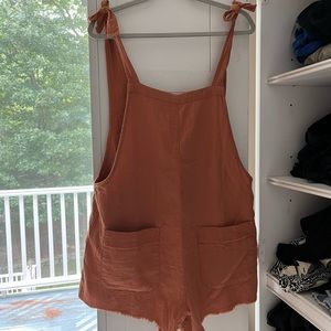 Cute Billybong shorts jumper size large. Clay colored.